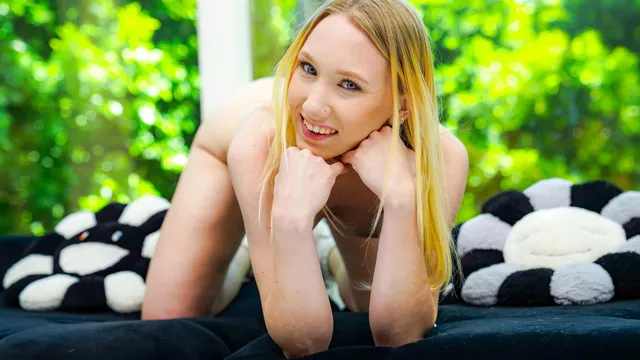 Studentessa diciottenne calze avorio biblioteca universitaria angolo cie